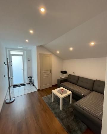 Studio Privee Vesoul -Wifi,Tv,Clim,Parking Gratuit ภายนอก รูปภาพ
