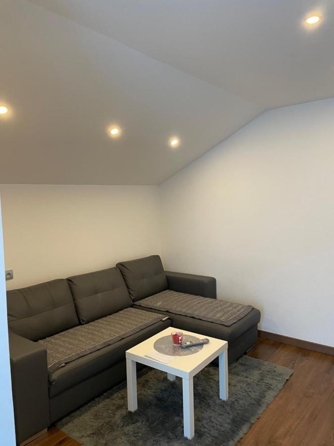 Studio Privee Vesoul -Wifi,Tv,Clim,Parking Gratuit ภายนอก รูปภาพ