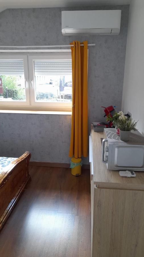 Studio Privee Vesoul -Wifi,Tv,Clim,Parking Gratuit ภายนอก รูปภาพ